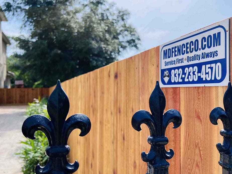 River Oaks TX stockade style wood fence